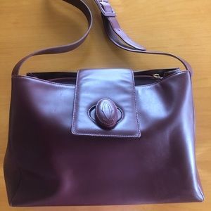 Cartier Must shoulder bag.